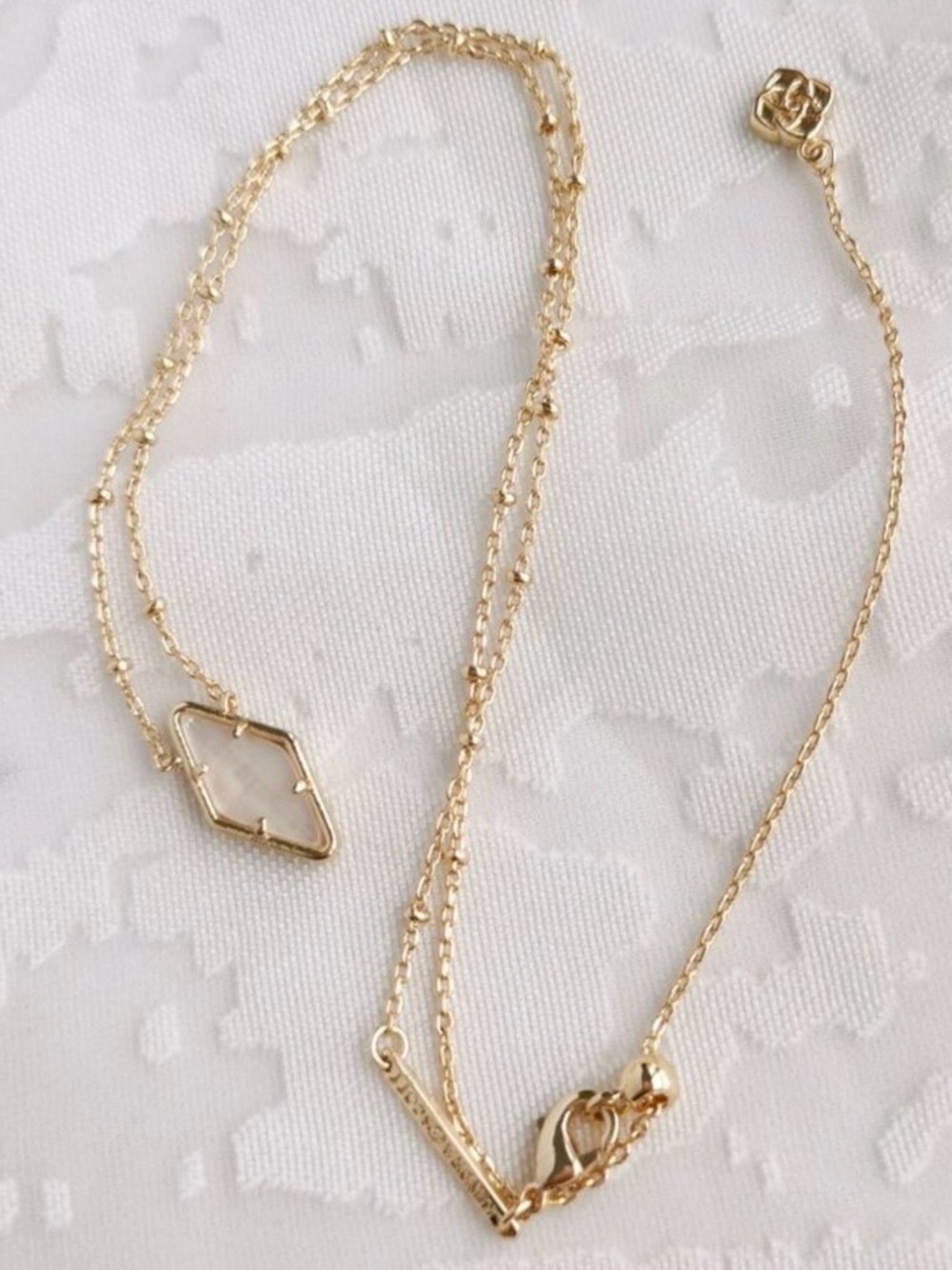 NEW KENDRA SCOTT Kinsley Gold mother of pearl Kite Pendant Necklace - Picture 4 of 4